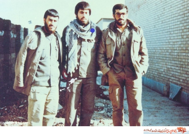 شهید محسن احمدی- نفر وسط