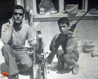 عکس شهید مصطفی طهماسبی به همراه برادرش عباس طهماسبی