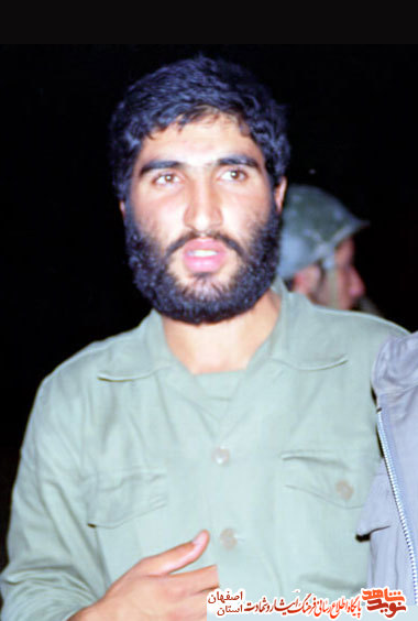 هشت سال جنگ، هشت شب هم نجفآباد نبود...!+از کودکی تا شهادت «حاج احمد» به روایت پسر دوم خانواده «حاج حسن کاظمی نجفآبادی» هشت سال جنگ، هشت شب هم نجفآباد نبود...!+از کودکی تا شهادت «حاج احمد» به روایت پسر دوم خانواده «حاج حسن کاظمی نجفآبادی»