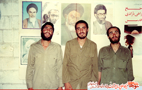 هشت سال جنگ، هشت شب هم نجفآباد نبود...!+از کودکی تا شهادت «حاج احمد» به روایت پسر دوم خانواده «حاج حسن کاظمی نجفآبادی» هشت سال جنگ، هشت شب هم نجفآباد نبود...!+از کودکی تا شهادت «حاج احمد» به روایت پسر دوم خانواده «حاج حسن کاظمی نجفآبادی»
