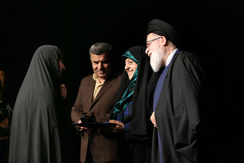جشن بزرگ «شمیم کوثر»: ایثار مرد و زن نمیشناسند این بار نوبت بانوان بود جشن بزرگ «شمیم کوثر»: ایثار مرد و زن نمیشناسند این بار نوبت بانوان بود