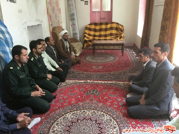 تصاویر/ دیدار رئیس بنیاد شهید و امام جمعه رابر با والدین شهید «قاسم شهابی» تصاویر/ دیدار رئیس بنیاد شهید و امام جمعه رابر با والدین شهید «قاسم شهابی»