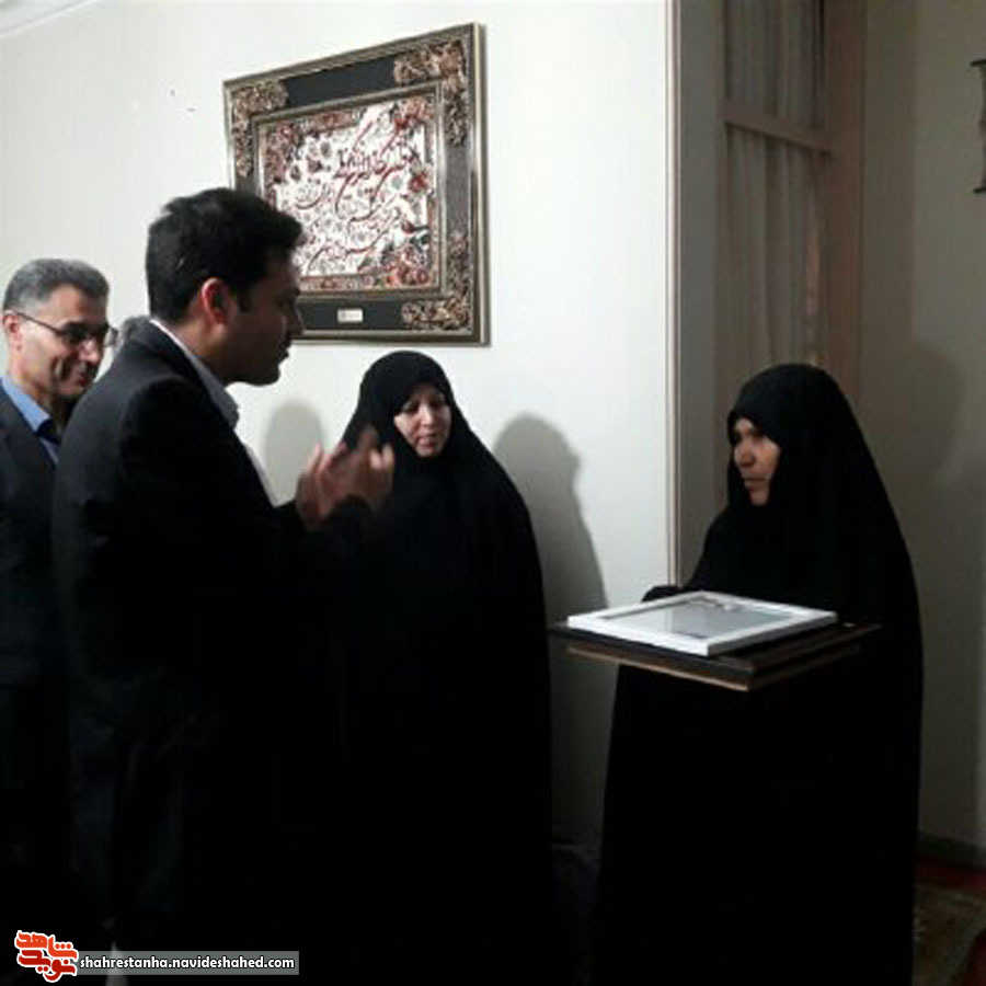 دیدار مسئولان شهرستان ملارد با خانواده های «شهدای روستای بیدگنه» دیدار مسئولان شهرستان ملارد با خانواده های «شهدای روستای بیدگنه»