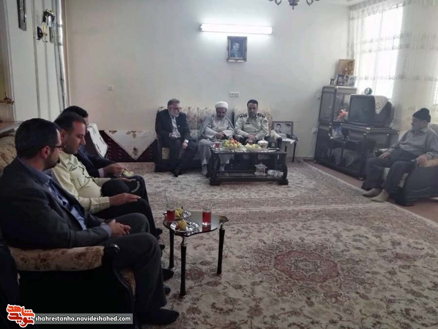دیدار مسئولان شهرستان فیروزکوه با خانواده شهید «لوبندی» دیدار مسئولان شهرستان فیروزکوه با خانواده شهید «لوبندی»
