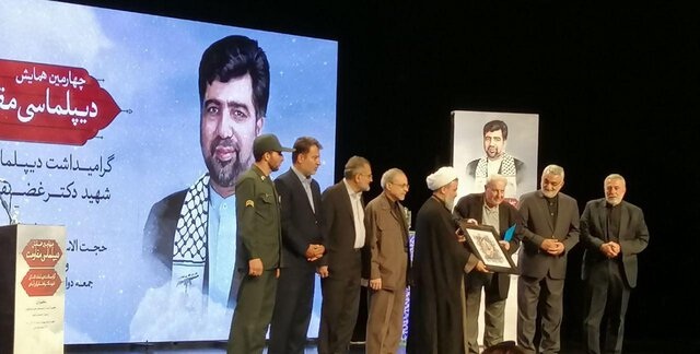 پناهیان: شهید رکن آبادی در مقام عمل، دیپلماسی مقاومت را به منصه ظهور گذاشت پناهیان: شهید رکن آبادی در مقام عمل، دیپلماسی مقاومت را به منصه ظهور گذاشت