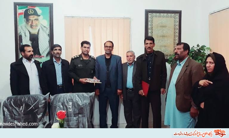 این انقلاب بر پایه فرهنگ ایثار و شهادت بنا شده است این انقلاب بر پایه فرهنگ ایثار و شهادت بنا شده است