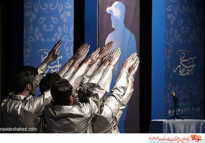 نمایش «ایستاده چو سرو به تماشای خورشید» از استان کرمانشاه اجرا می شود
