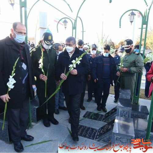 گزارش تصویری|گلزار شهدای همدان غبارروبی و عطرافشانی شد گزارش تصویری|گلزار شهدای همدان غبارروبی و عطرافشانی شد