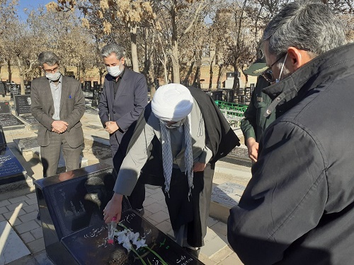 گزارش تصویری|گلزار شهدای بهار غبارروبی و عطرافشانی شد گزارش تصویری|گلزار شهدای بهار غبارروبی و عطرافشانی شد