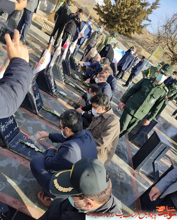 گزارش تصویری| گلزار شهدای تویسرکان غبارروبی شد گزارش تصویری| گلزار شهدای تویسرکان غبارروبی شد