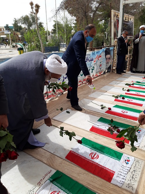 آیین غبار روبی و عطرافشانی گلزار شهدا قم برگزارشد.