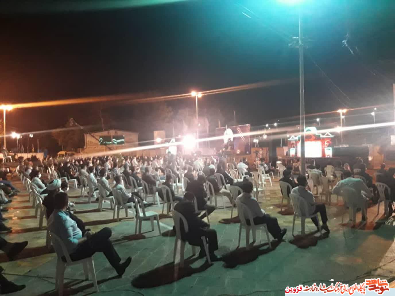 روزهداران در گلزار شهدای قزوین با رمضان وداع کردند روزهداران در گلزار شهدای قزوین با رمضان وداع کردند