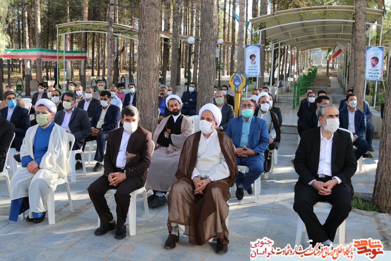 گلزار شهدای بیرجند به مناسبت هفته قوه قضائیه عطرافشانی و گلباران شد گلزار شهدای بیرجند به مناسبت هفته قوه قضائیه عطرافشانی و گلباران شد