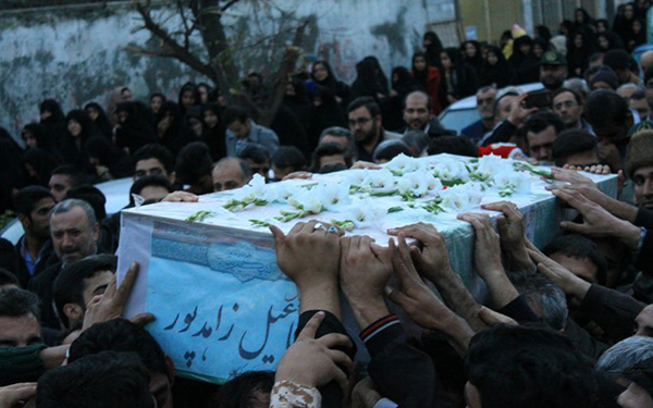 هرچه که در یادواره شهدا میل میشود تبرک است و شفا هرچه که در یادواره شهدا میل میشود تبرک است و شفا