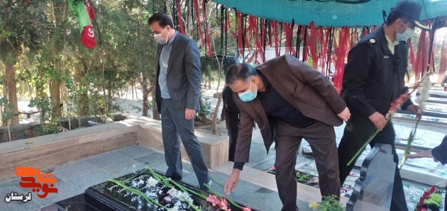 غبارروبی مزار مطهر شهدای مدافع حرم لرستان