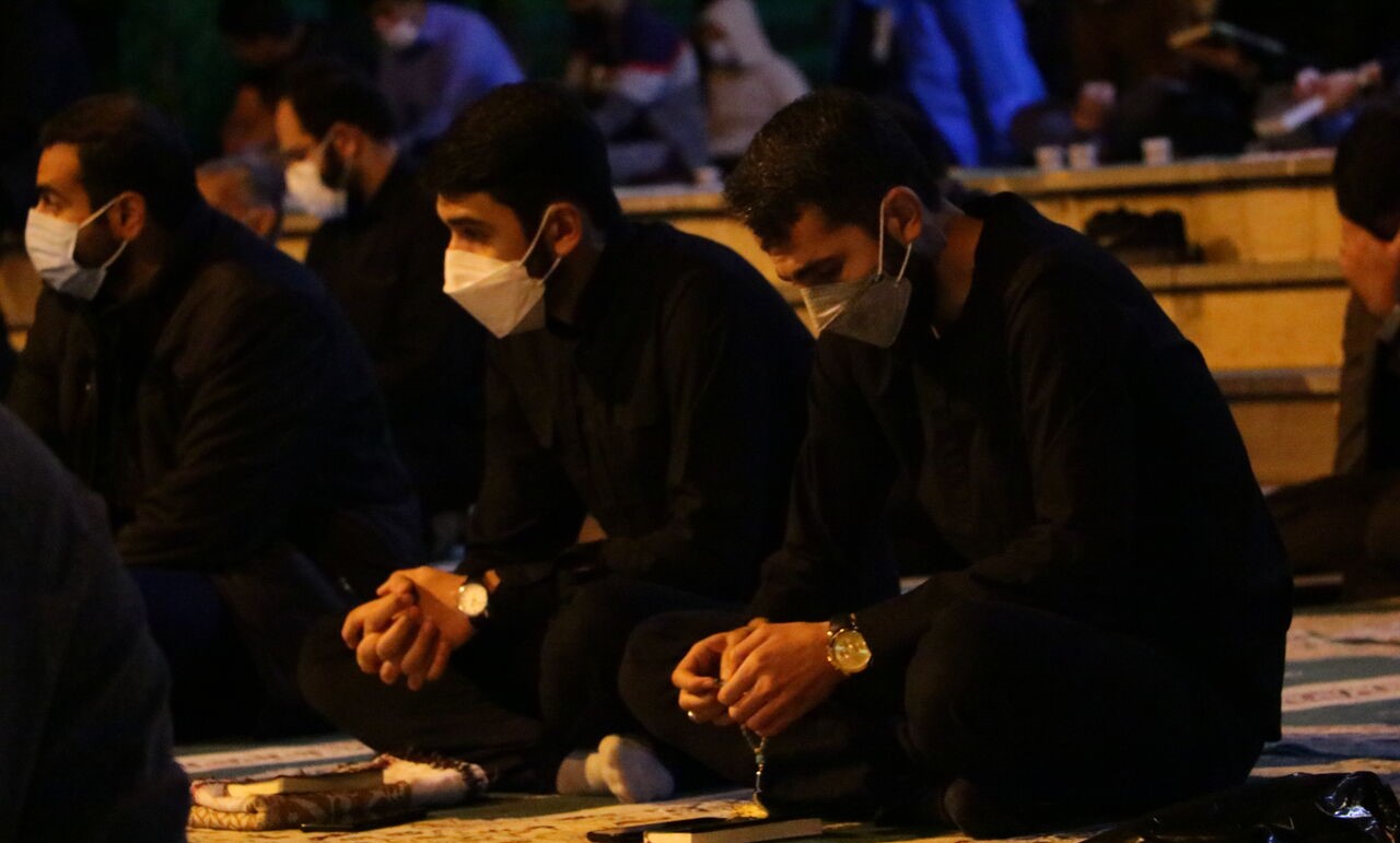 تصاویر| مراسم احیای شب قدر در جوار شهدای گمنام دانشگاه رازی کرمانشاه
