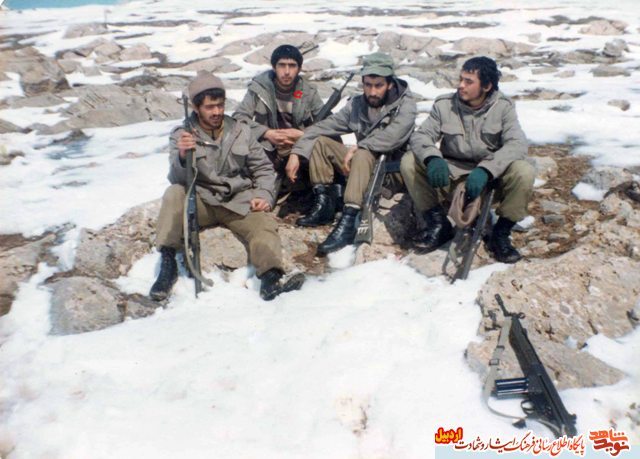در سنگرها درسهایی می آموزم که هزار برابر ارزنده تر از کلاس علم و دانش است