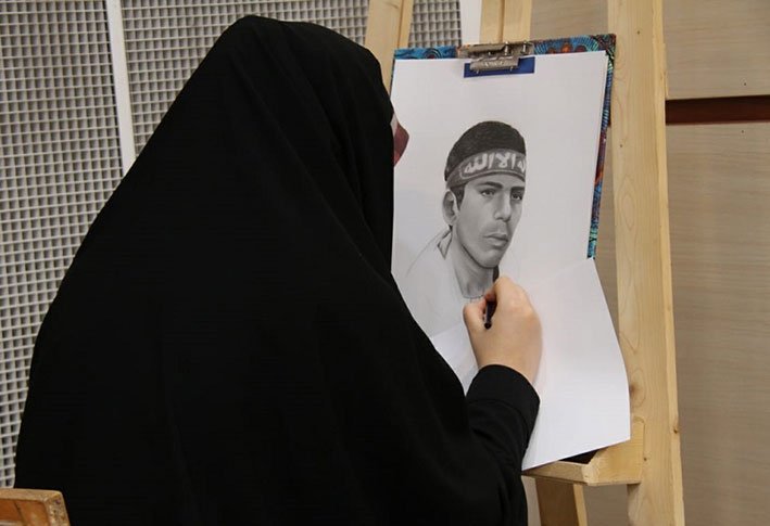 گزارش تصویری|مراسم تجلیل از نویسندگان ادبیات پایداری و خانواده های معظم شهدا