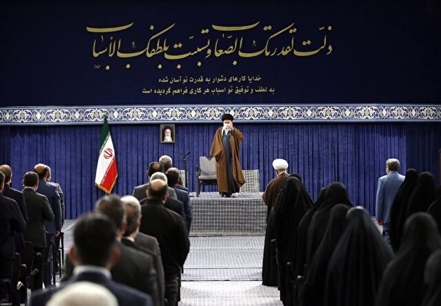 اگر حقایق را روایت نکنید دشمن با دروغ و تحریف جای ظالم و مظلوم را عوض می‌کند