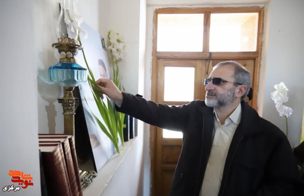 بیت تاریخی حضرت امام خمینی (ره) در خمین گلباران شد