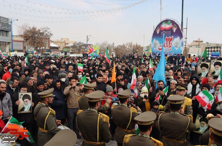 راهپیمایی 22 بهمن در ارومیه با حضور جامعه ایثارگری و مسئولان برگزار شد