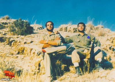 شهید پاسدار«محمد علی رستمی»به همراه همرزمش در یک قاب