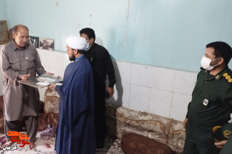 تجلیل از خانواده شهید ۲۱ ساله مدافع حرم