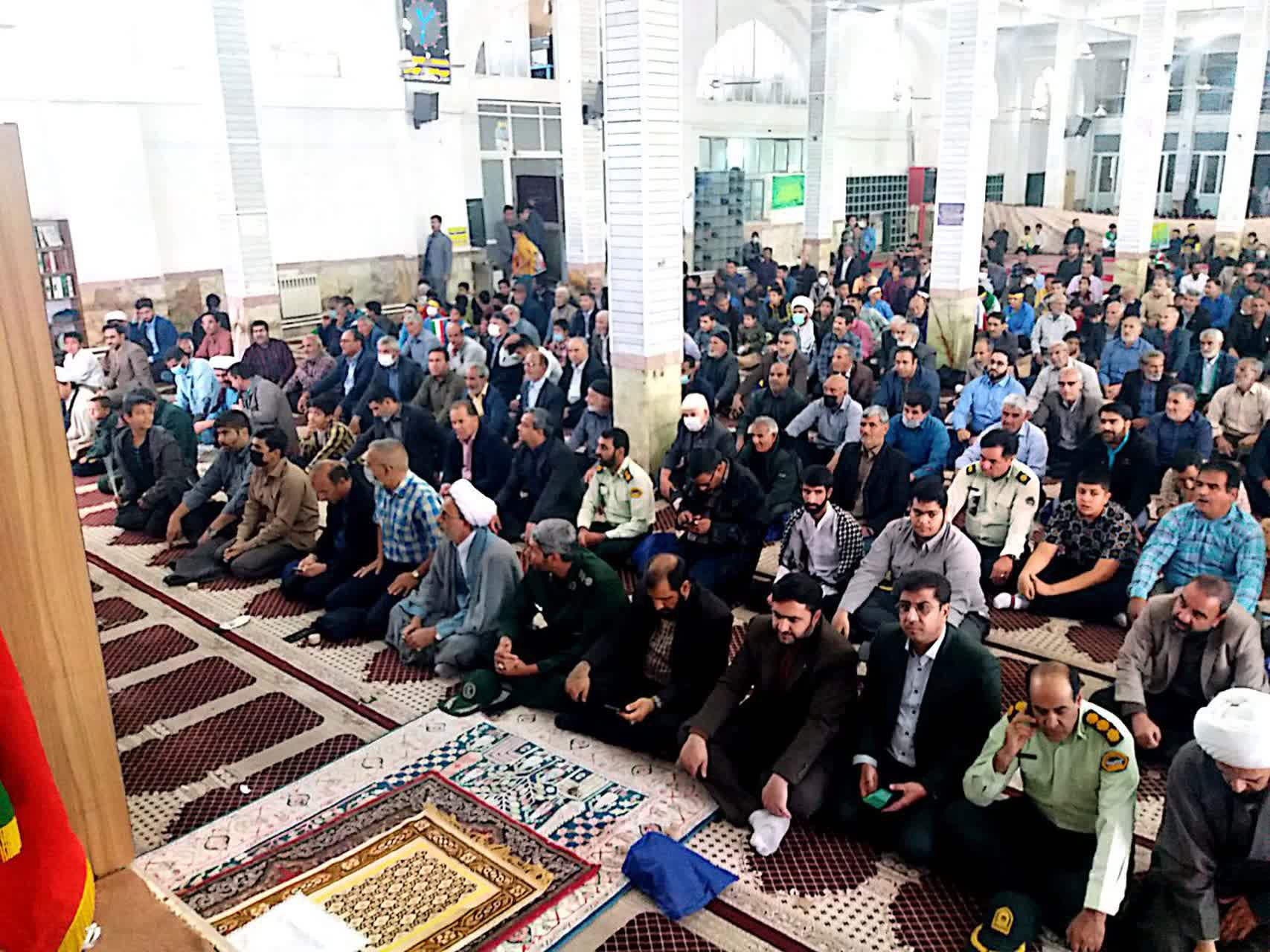 رونمایی از کتاب آینه در آتش در شهرستان زرند