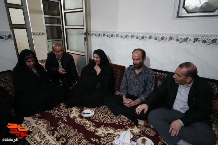 مادر و اعضای خانواده شهید «شیرزادعبدالمالکی» تجلیل شدند