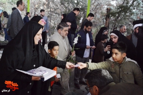 گزارش تصویری/تحویل سال نو در گلزار شهدای خرم آباد