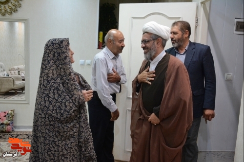 مدیرکل بنیاد شهید لرستان از مادر شهید «حسین جوانمرد» تجلیل کرد