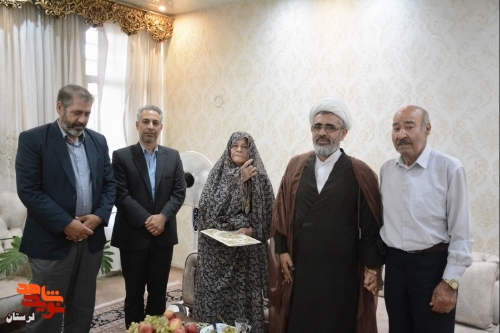 مدیرکل بنیاد شهید لرستان از مادر شهید «حسین جوانمرد» تجلیل کرد