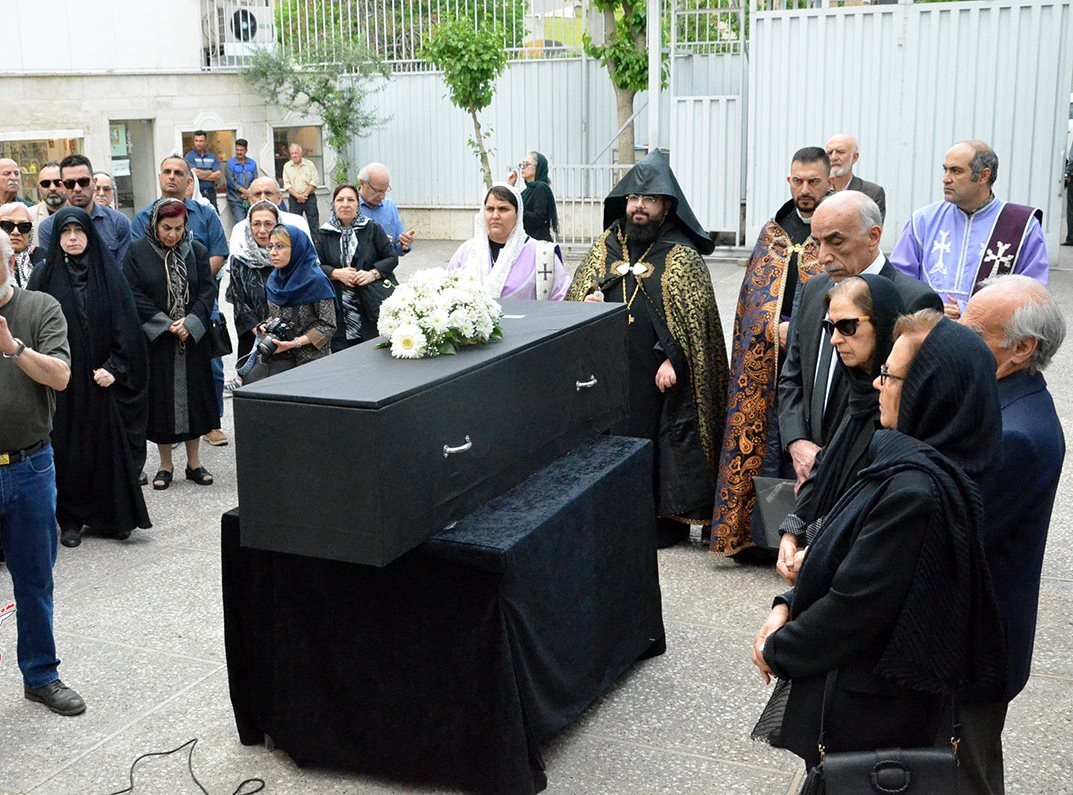 مراسم وداع با مادرشهید ارمنی«گاگیک طومانیان»در کلیسای سرکیس مقدس برگزارشد
