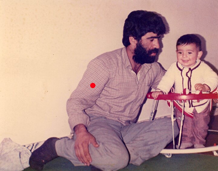 تصاویر شهید «داود قاسمی‌میزوجی» در کنار فرزندانش