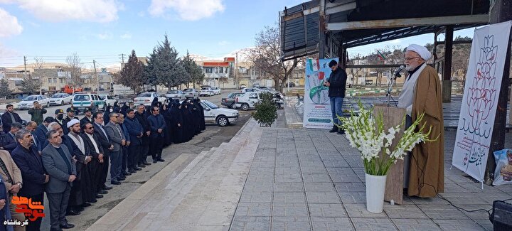 مزار شهدا در سنقر به مناسبت دهه فجر غبارروبی و گلباران شد