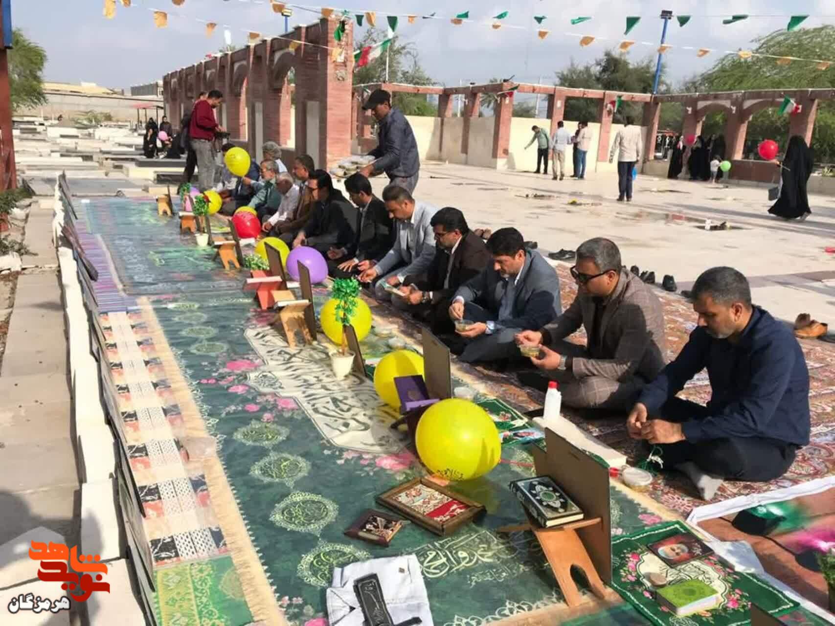آیین «مهمانی لالهها» در گلزار شهدای رودان برگزار شد آیین «مهمانی لالهها» در گلزار شهدای رودان برگزار شد