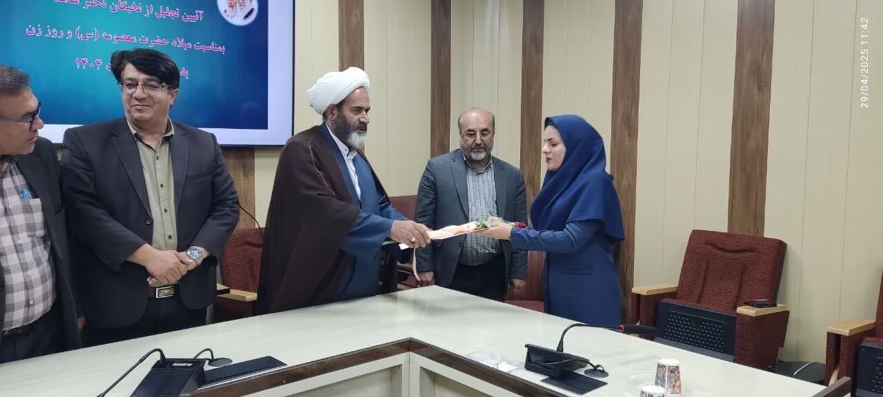 گزارش تصویری/تجلیل از دختران نخبه شاهد به مناسبت روز دختر