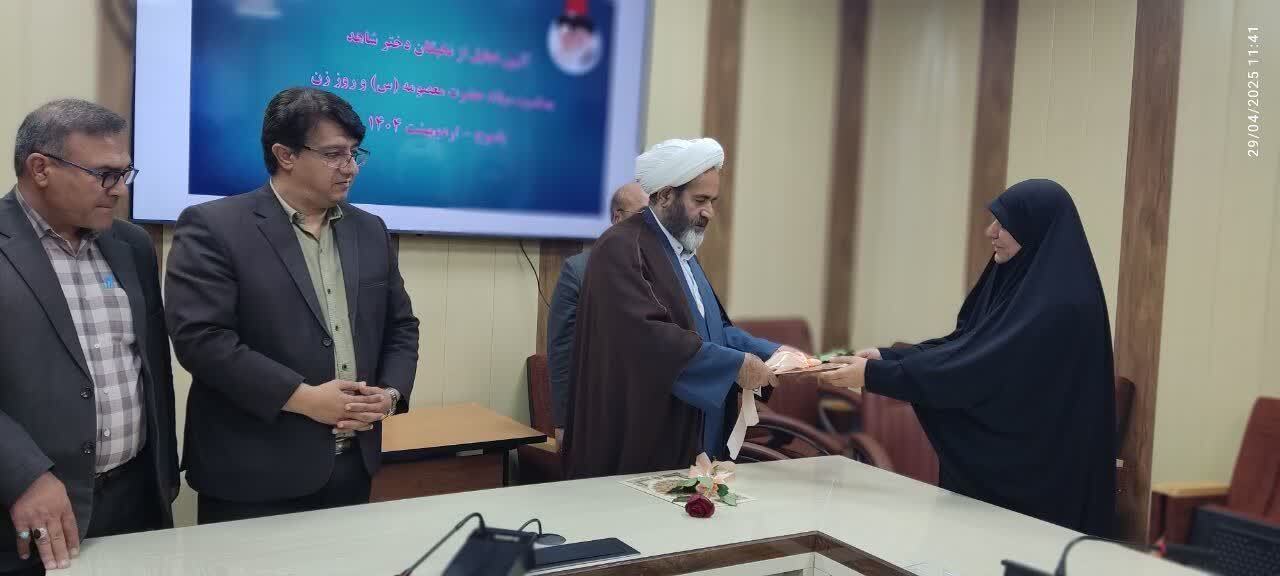 گزارش تصویری/تجلیل از دختران نخبه شاهد به مناسبت روز دختر