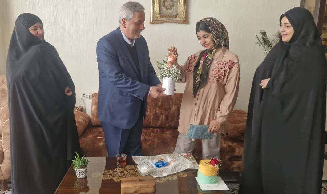 سلمانی دختران شهدای استان را مورد تکریم قرار داد