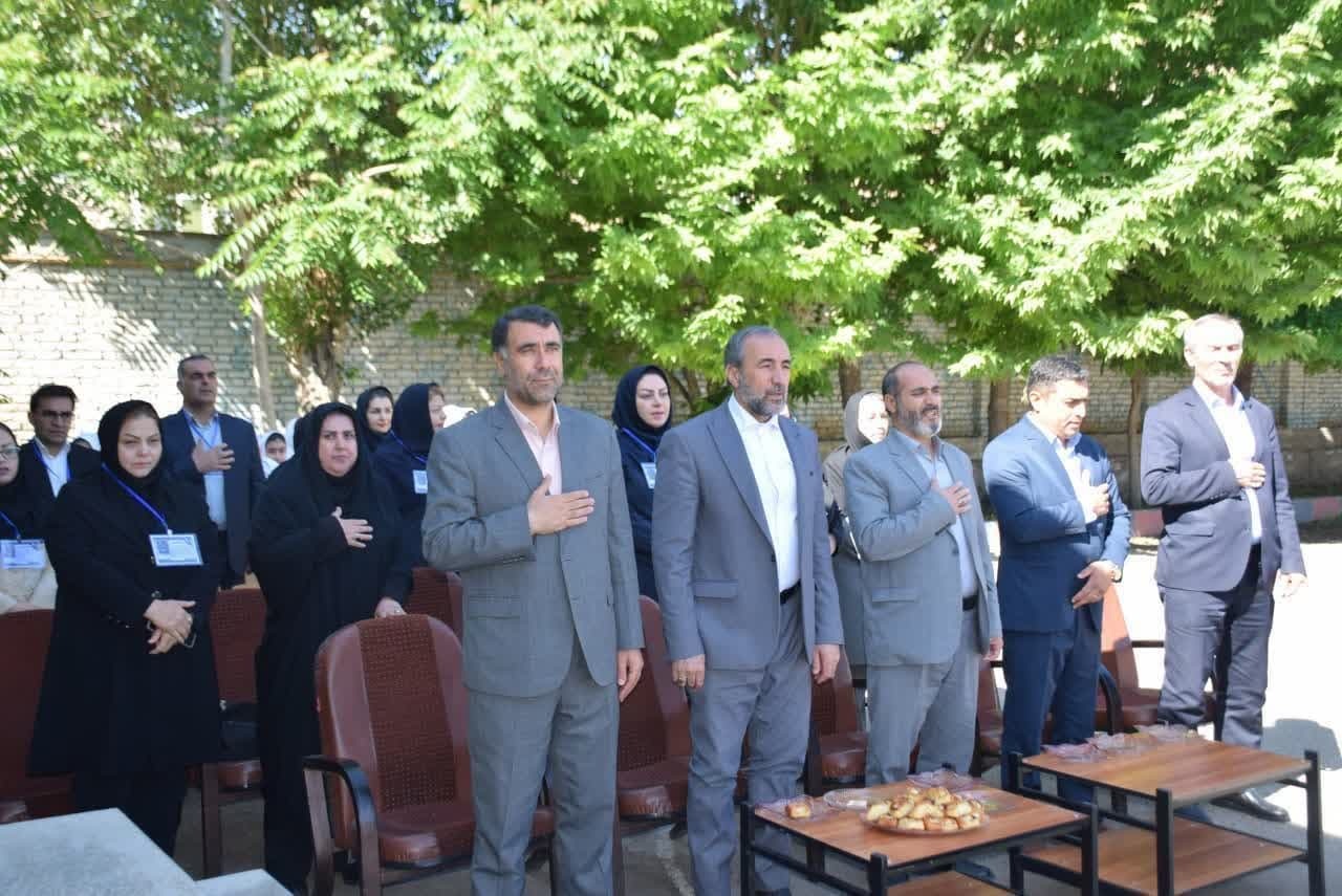 دیدار  فرماندار و ریاست بنیاد شهید و امورایثارگران  میاندوآب  از مدارس شاهد