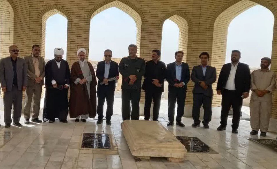 غبارروبی مزار روحانی شهید«غفور شیرکوهی» در گلزار شهدای جزینک