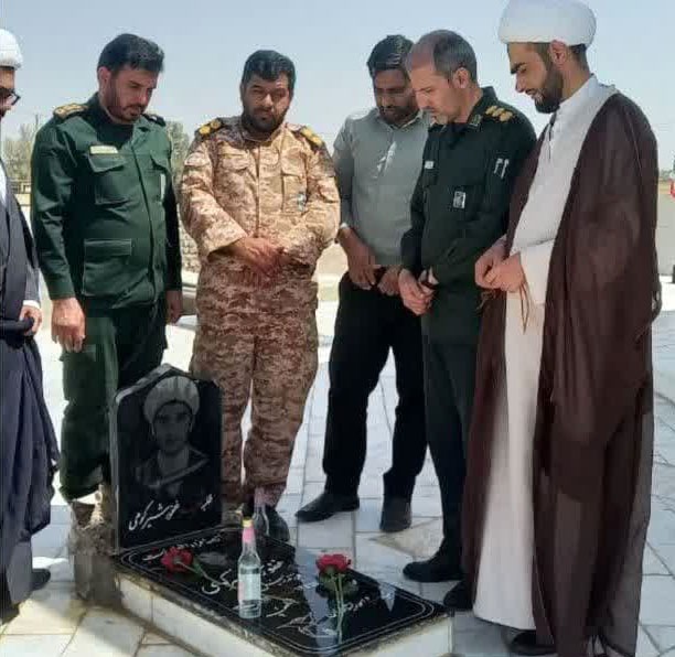 غبارروبی مزار روحانی شهید«غفور شیرکوهی» در گلزار شهدای جزینک