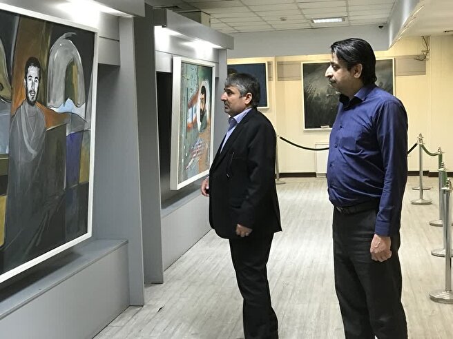 بازدید مدیرکل اسناد و انتشارات بنیاد شهید از نمایشگاه «پایداری و حماسه؛ هنر سوم خرداد» در موزه مرکزی شهدا