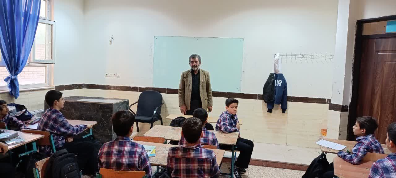 روایت حماسه شهدای «غریب در اسارت» در مدارس قزوین هم‌زمان با ۱۳ آبان