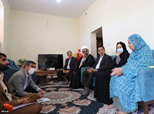 دیدار و دلجویی هیئت ستادی بنیاد شهید از خانواده‌های ایثارگران استان هرمزگان