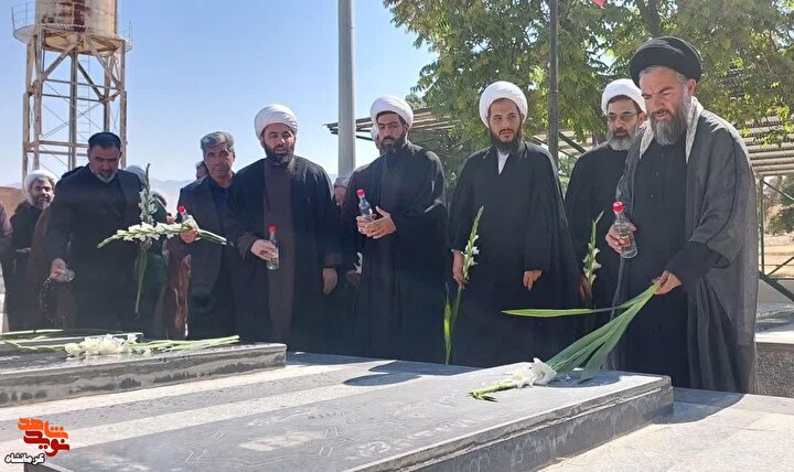 تصاویر|آغاز راه خدمت با ادای احترام به شهیدان گیلانغرب