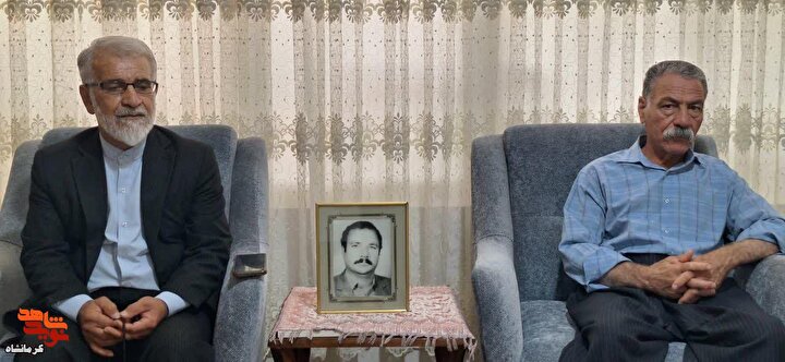 تجلیل از خانواده شهیدان «کاکارضا غلامی و میرزا ویس ذهابی» در سرپل‌ذهاب