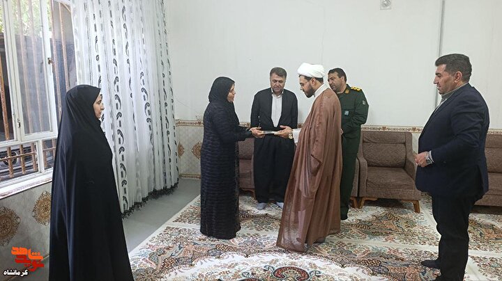 تصاویر| تجلیل از خانواده‌های شهدای «محمد قلقله‌ای» و «حسین محمدی» در ثلاث...