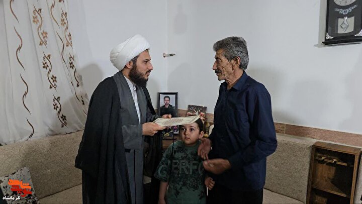 تصاویر| دیدار مسئولان سرپل‌ذهاب با خانواده شهید «صادق چله‌نیا»