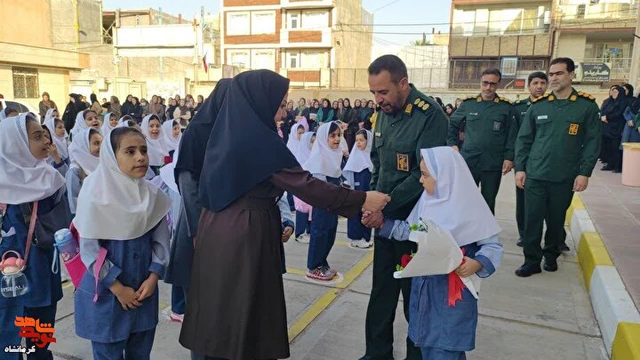 فرمانده سپاه سرپل‌ذهاب فرزند شهید «صادق چله‌نیا» را تا مدرسه بدرقه کرد